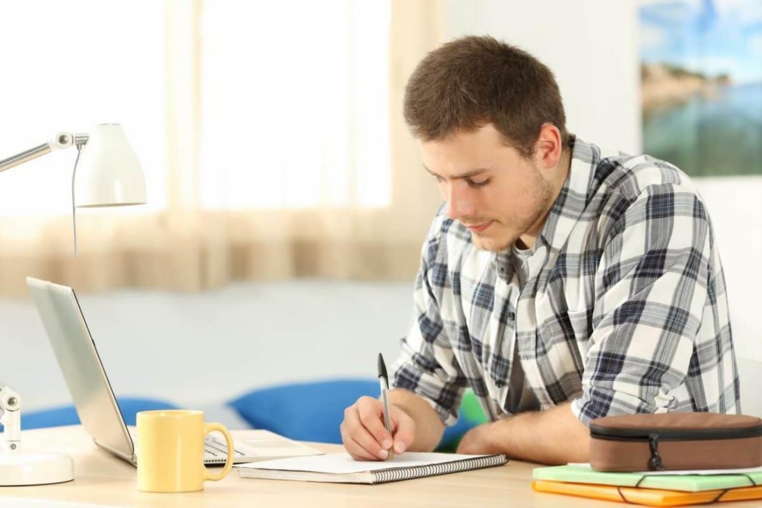 Студенти під час практичного заняття з маркетингу